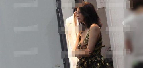 章子怡近照曝光，時尚造型顯身材微凸引猜測